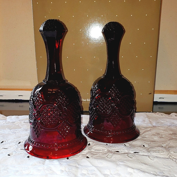 Avon 1876 ruby red hostess bells - Picture 1 of 4